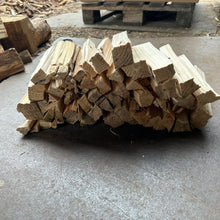 Laden Sie das Bild in den Galerie-Viewer, Anfeuerholz / Anzündholz lose (ohne Netze)