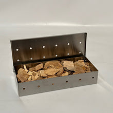 Laden Sie das Bild in den Galerie-Viewer, Räucherbox mit Seitenlöcher und Klappdeckel