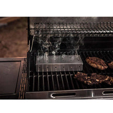 Laden Sie das Bild in den Galerie-Viewer, Räucherbox mit Seitenlöcher und Klappdeckel